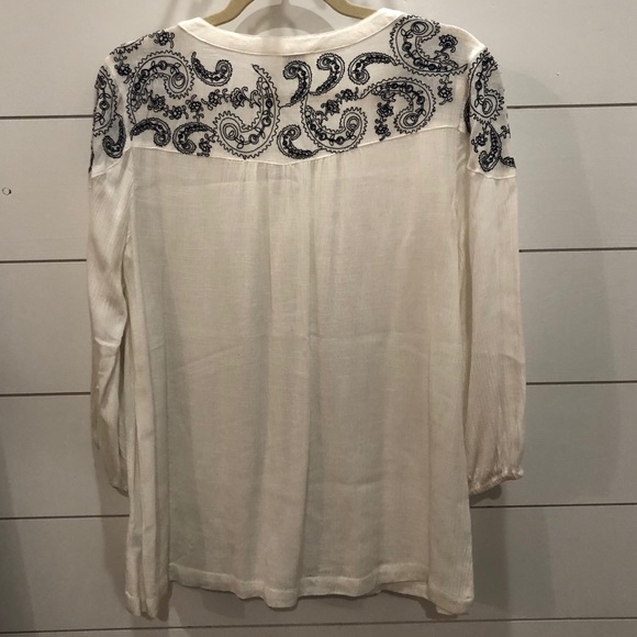 Umgee white embroidered blouse - Picture 2 of 5